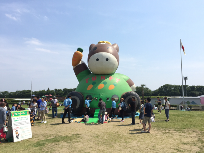 One of the attractions at Tokyo Racecourse Tokyo Fuchu city Family picnic sport exciting hot event spot　東京競馬場内でのアトラクションの一つ　家族　ピクニック　スポーツ　競馬　祭典　お祭り　東京都府中市  