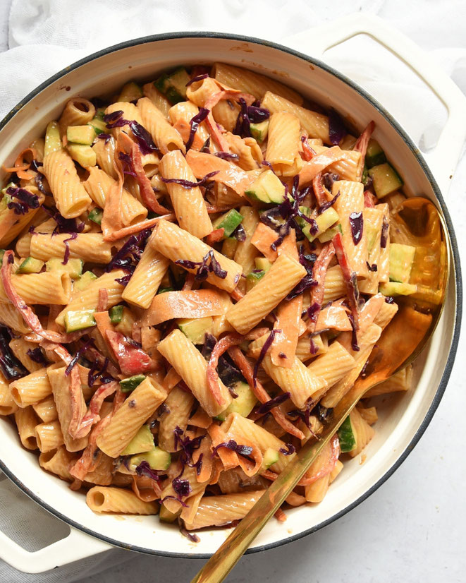 Nudelsalat Thai Style mit Erdnuss-Chili-Dressing
