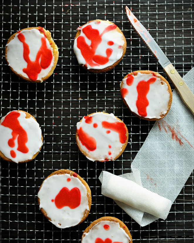 Amerikaner mit Blutspritzern zu Halloween, Kuchen mit Blutspritzern zu Halloween, vegane Amerikaner aus dem Thermomix