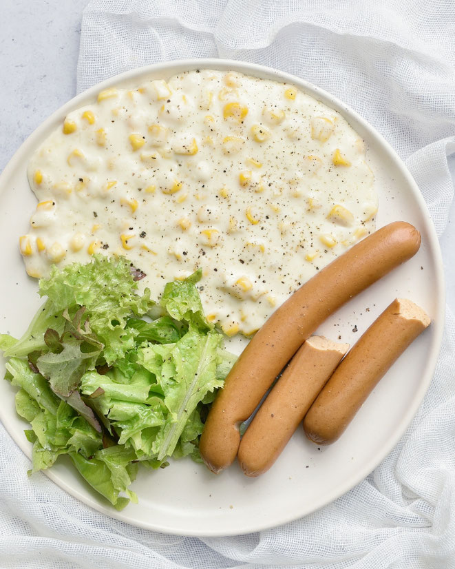 Creamed Corn - Mais in einer Parmesan Béchamel Soße serviert mit Wiener Würstchen, perfektes Kinderessen, Thermomix