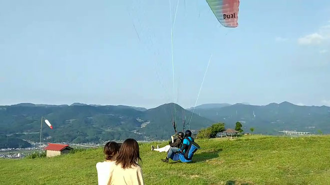 伐株山パラグライダー体験タンデムフライトランディング