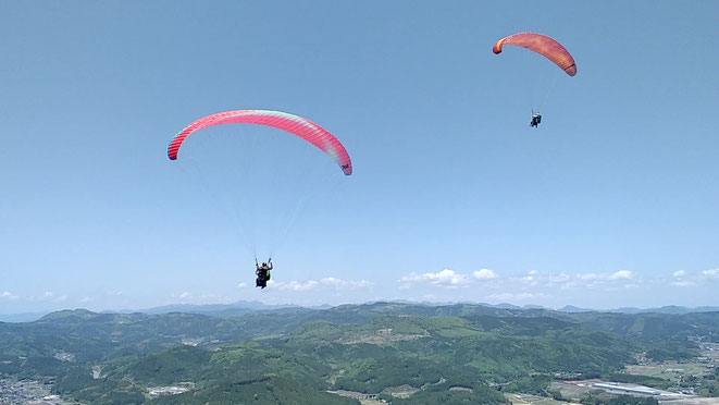 伐株山パラグライダー体験タンデムフライトフライト中