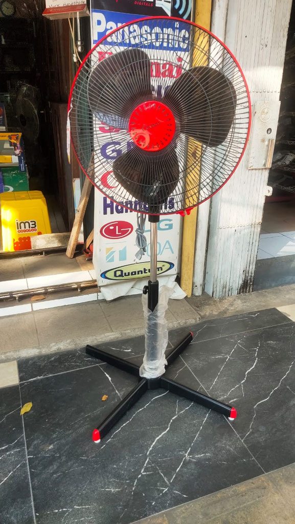Kipas angin berdiri 16 inchi cosmos (Baru dan Bergaransi) 16" 3 kecepatan