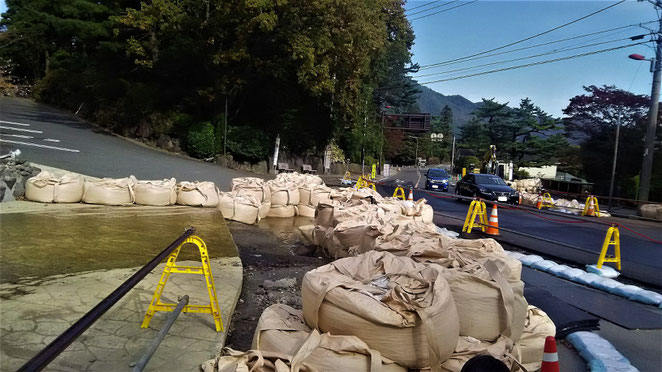 あじさい鍼灸マッサージ治療院　ユネッサンの前の道路