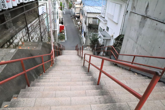 あじさい鍼灸マッサージ治療院　須賀神社男坂上から