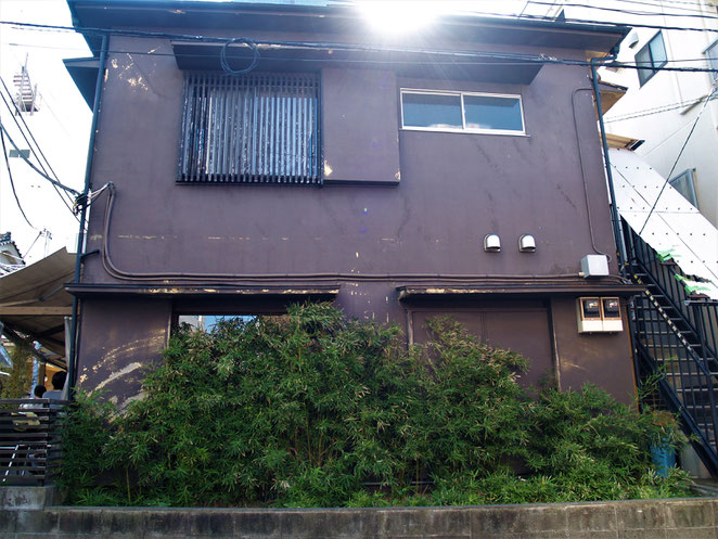 あじさい鍼灸マッサージ治療院　茶寮の建物を裏から