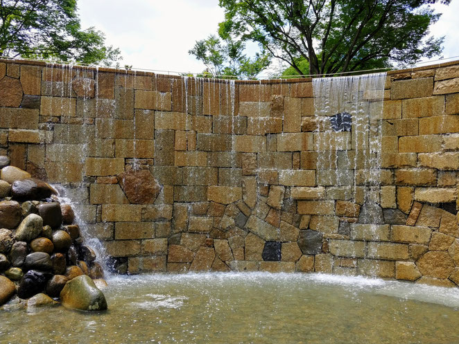 あじさい鍼灸マッサージ治療院　新宿中央公園の新宿ナイアガラの滝