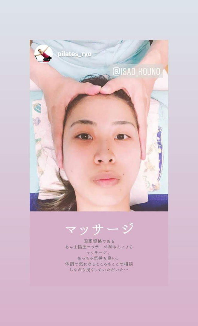 ＲＹＯさんＩｎｓｔａｇｒａｍ投稿画像より　顔マッサージの様子