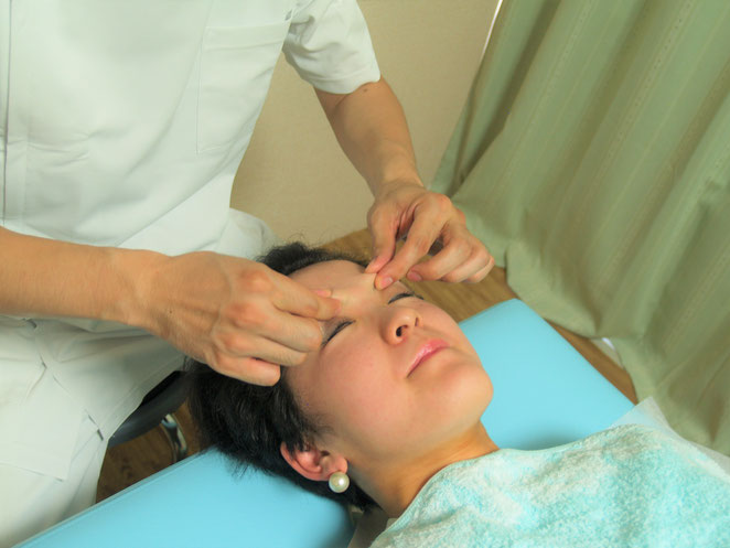 あじさい鍼灸マッサージ治療院　顔への吸引圧法