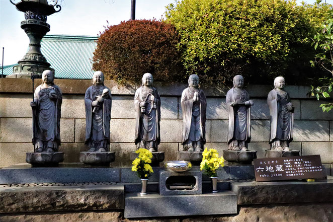 あじさい鍼灸マッサージ治療院　護国寺の六地蔵