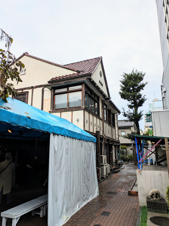あじさい鍼灸マッサージ治療院　文学座アトリエ外観