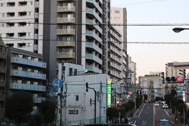 あじさい鍼灸マッサージ治療院　坂の上にパトカーが待機していることがある