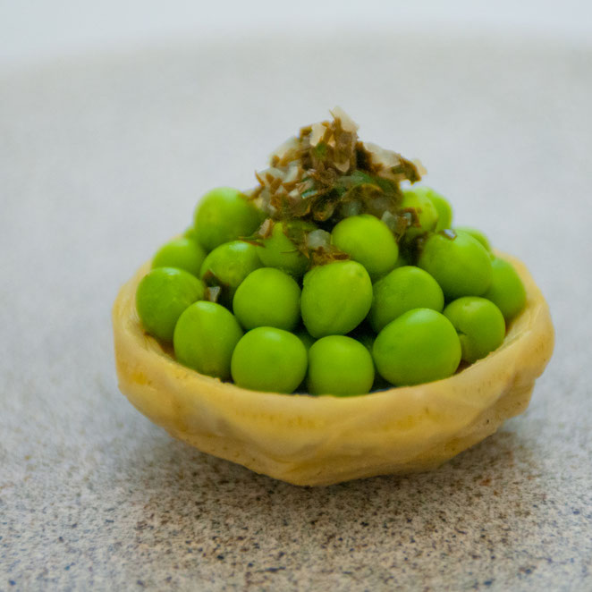 生のグリーンピース、アーティチョーク・ハートに乗せて。。。