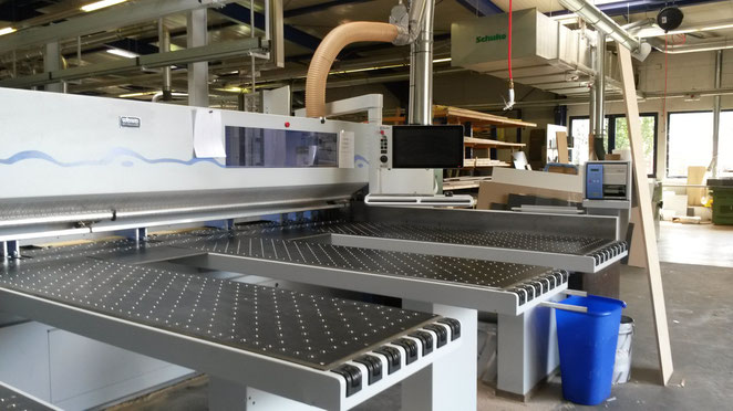 Hier werden die Platten zugeschnitten