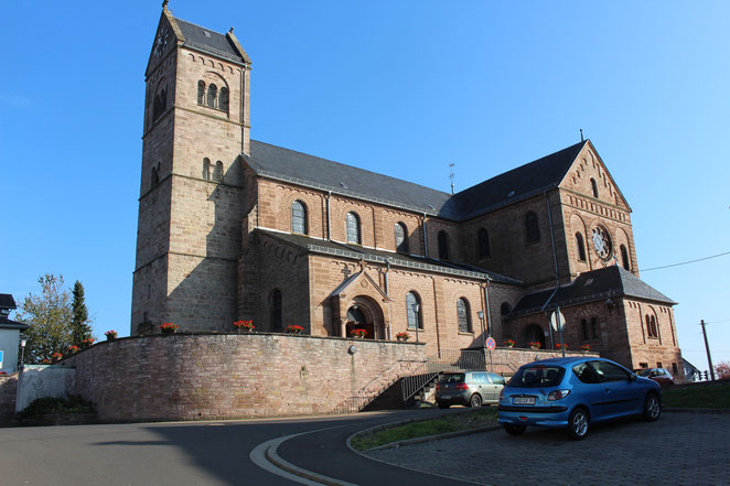 Kirche mit Hauptportal