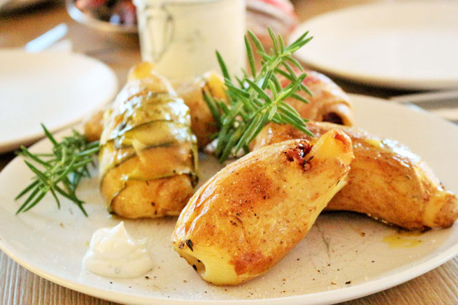 Bild: Rezept für Grillkartoffeln – vegetarische Folienkartoffeln mit Füllung grillen; Rezept und Anleitung für Partyfood vom Grill von www.partystories.de