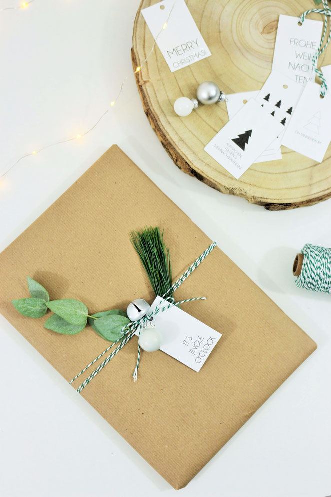 Bild: Geschenkanhänger für Advent und Weihnachten mit dieser Vorlage selber basteln; kostenlose Printable Geschenkanhänger zum ausdrucken und verpacken // gefunden auf www.partystories.de // #weihnachtsgeschenke #geschenkeverpacken #Geschenkanhänger