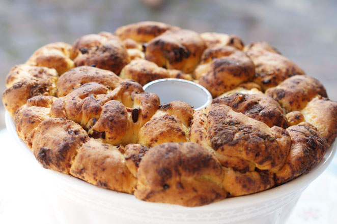 Monkeybread mit getrockneten Tomaten und Pesto