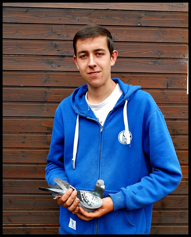 Alex Stahl mit dem 1ten Konkursflieger DV 08695-14-0541 Gehämmerter Vogel