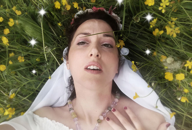 Questa sono io in versione Santa Maria Goretti pagana. Momenti da dimenticare.