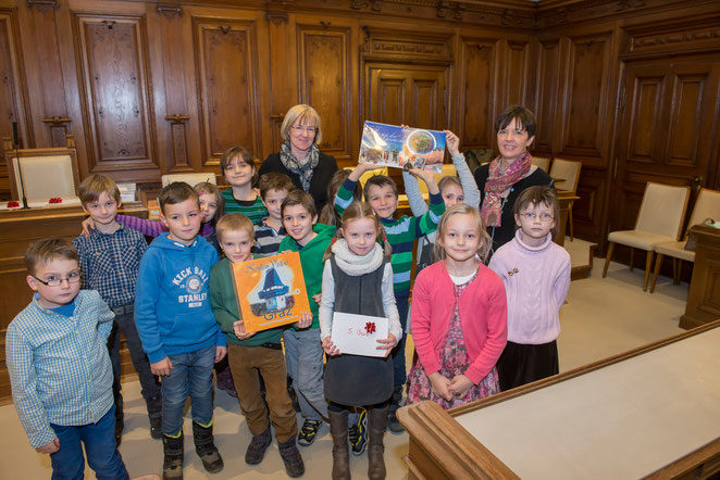 Die 2c Klasse der VS St. Veit bei der Preisverleihung im Rathaus