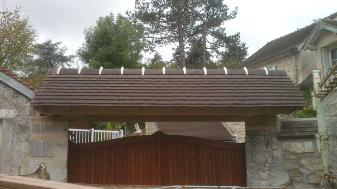 Auvent pour portail à Nesles-la-Vallée (95)