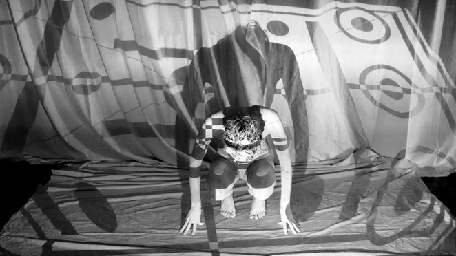 Ginevra Napoleoni - Pieghe - performance 2015 - backstage