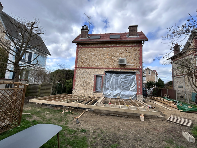 Agrandissement ossature bois,terrasse et pergola en cours à Taverny 