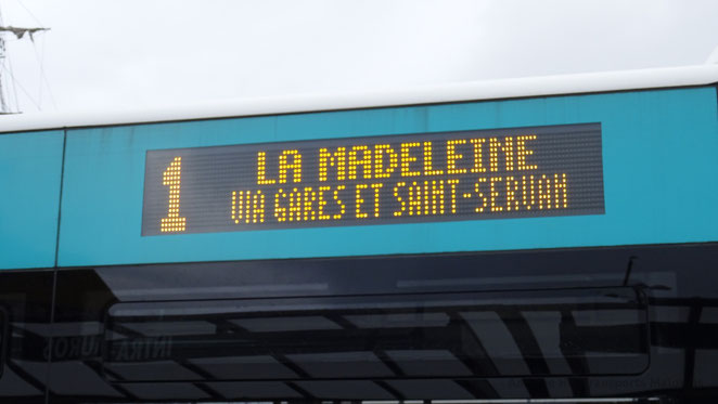 Girouette latérale d'un Mercedes O530 Citaro 2 N du réseau KSMA de Saint-Malo Agglomération reprogrammée pour afficher les principaux centres desservis par la ligne.