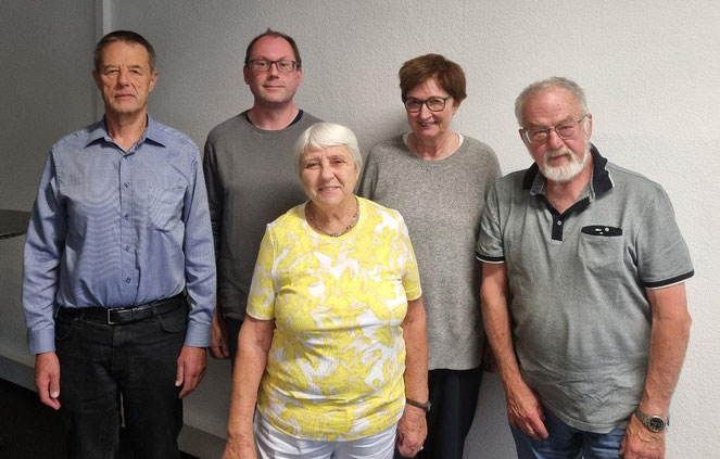 Von links nach rechts: Thomas Ahrens (Landesschatzmeister), Dirk-Heinrich Heuer (Landesvorsitzender), Katharina Killait (Beisitzerin), Jutta Heynold (stellvertretende Landesvorsitzende) und Bernd Siebert (Landesschriftführer)