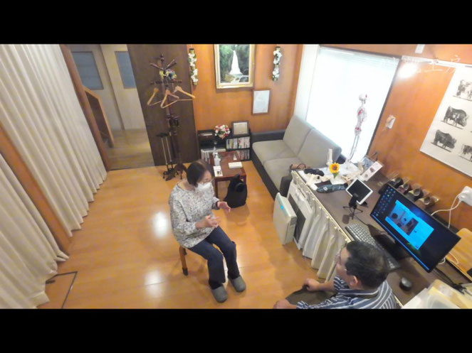お客様の声｜リウマチに対応した靴を色々探して履いていましたが、  どれもどこか我慢をして履いていましたが、  立川靴工房の広告を見て、  わらにもすがる気持ちでつくった靴の履き心地に感動して、  その場で3足追加で注文しました。  その後、下駄箱にあった靴を惜しみなく全て捨ててしまったようです。