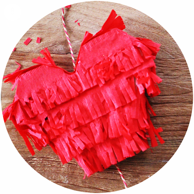 Bild: Pinata selber machen, Anleitung DIY Herz Pinata, gefunden auf Partystories.de