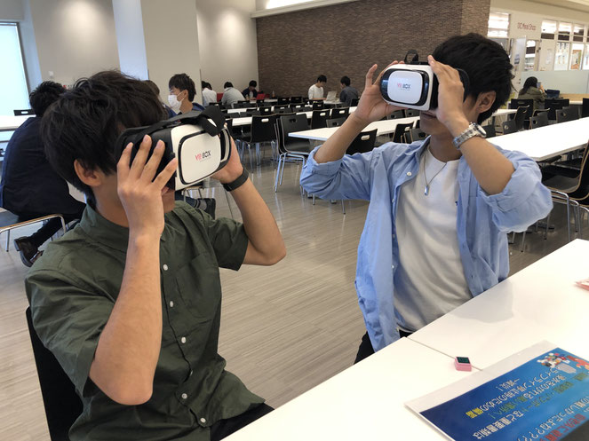 VRを使った水害体験の様子(OIC)