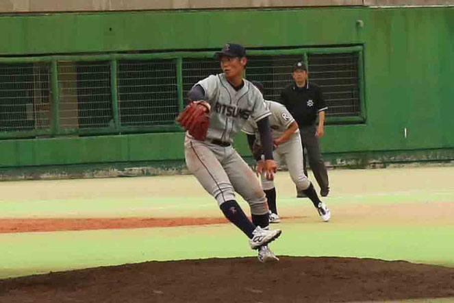 先発したエースの坂本(文4)