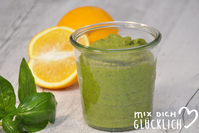 Basilikum Pesto mit Orange fruchtig sommerlich aus dem Thermomix vegan