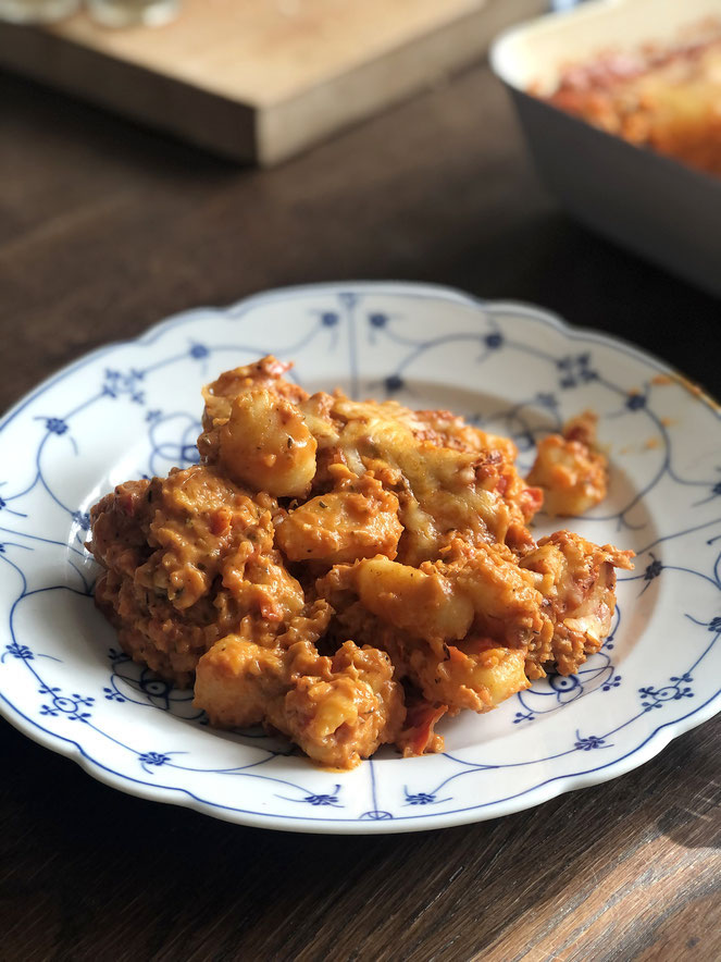Leckeres Kinder Mittagessen aus dem Ofen Gnocchi mit Möhren und Paprika vegan möglich