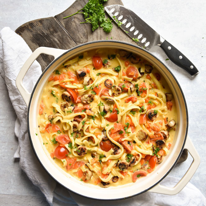 Spätzle Bratwurst Topf mit Möhren und Tomaten, vegetarisch, vegan möglich, Thermomix