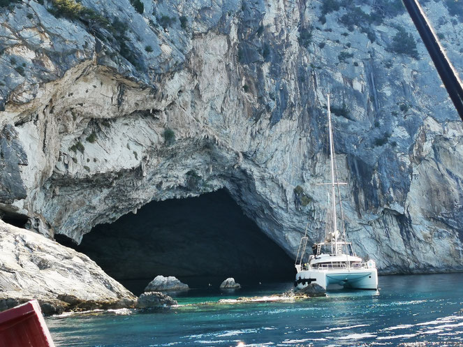 Papanikolis Cave