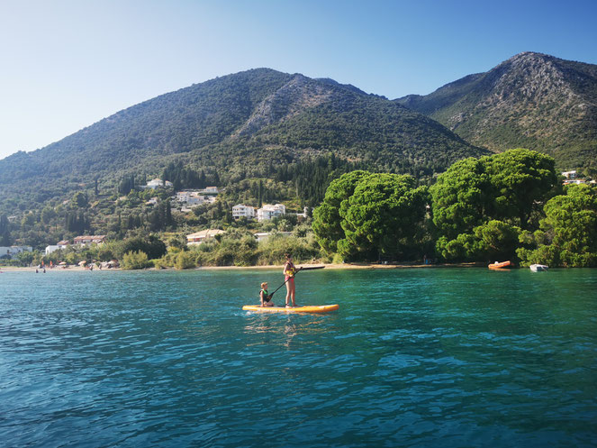 Mit dem SUP entlang der Küste von Nidri
