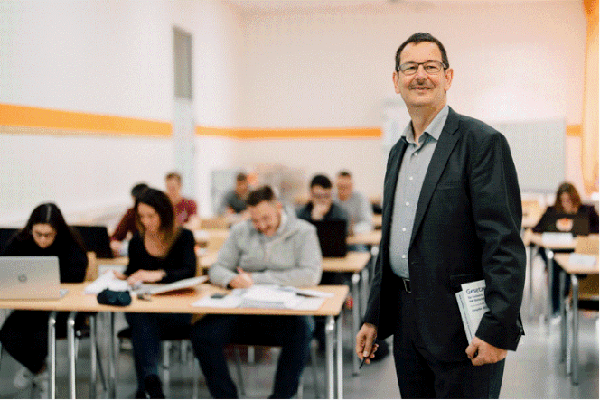 Unsere Geschäftsführer im Unterricht