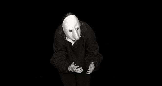 Stage de jeu masqué. Les masques larvaires.