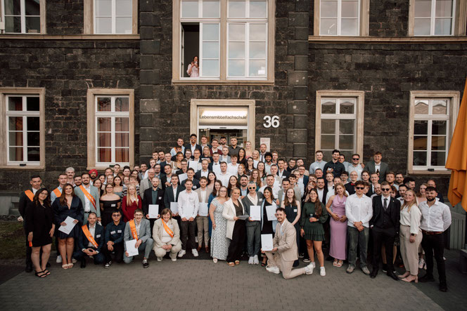 Bild vom Neuwieder Sommertreff 2025 unserer Absolventen und Absolventinnen