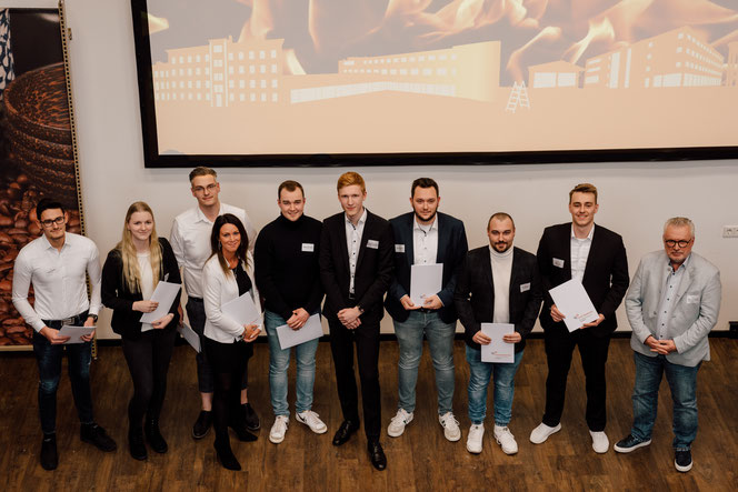 Gruppenbild der Absolventen des Semesters HBW A 22