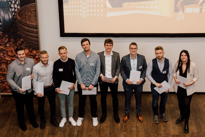 Gruppenbild der Rewe Absolventen