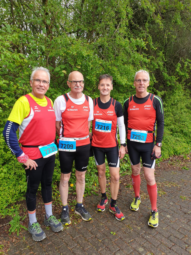 Vor dem Lauf in Hessisch-Lichtenau: Jens Nägel, Jörg Hennecke, Frank Umbach, Thomas Bayer v.l.n.r.