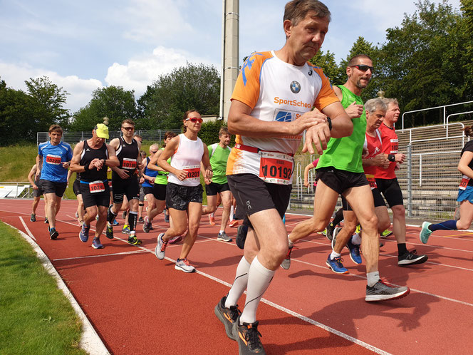 Start auf der 20 km Strecke im Baunataler Parkstadion