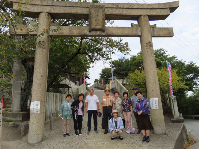 生石神社（兵庫県高砂市）　　左から３番目がはじめさん。２０２４年９月２６日