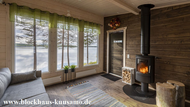 Kaminzimmer im Blockhaus mit Panoramablick - Wohnhaus - Einfamilienhaus - Holzkamin - Kamnofen - Traumhaus