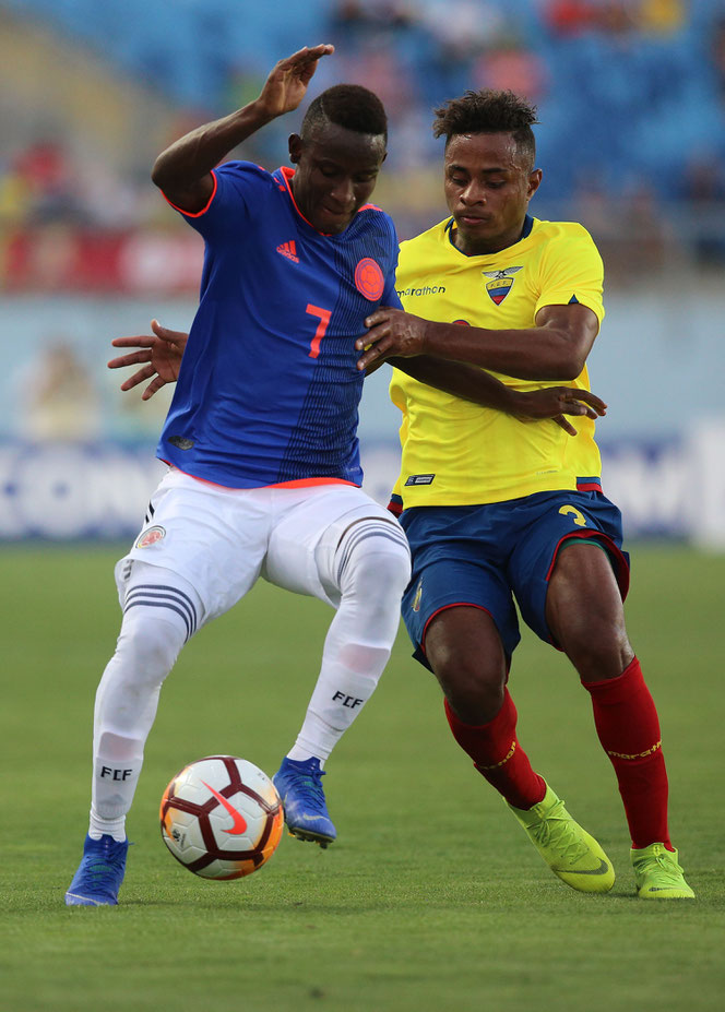 Formé comme tant d'autres à Envigado et futur joueur de Palmeiras, le créateur Ivan Angulo (à g.) est l'une des rares satisfactions, si l'on s'autorise le terme, de cette Seleccion Colombia version moins de 20 ans, clairement dans le dur