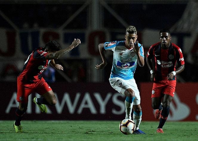 Victor Cantillo, ici lors de la défaite 1-0 del Tiburon au Nuevo Gasomestro de San Lorenzo, à Buenos Aires, mi-mars